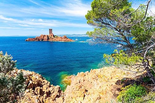 Cet été sur la Côte d’Azur : découvrez la Riviera autrement avec un chauffeur privé premium
